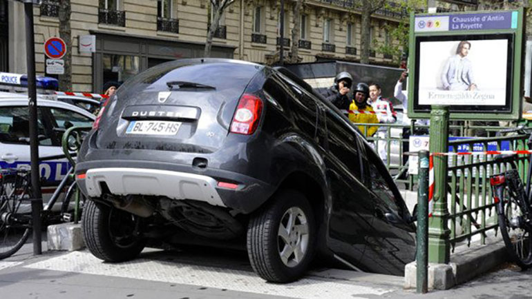 Confond metro parking