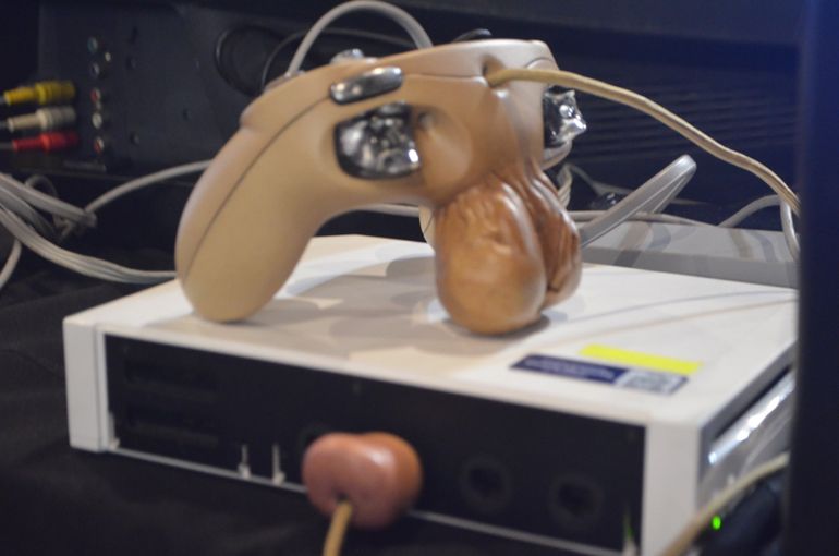Manette GameCube avec une paire de couilles